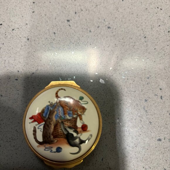 Never used Halcyon Days kitten/cat enamel trinket box - Picture 2 of 9